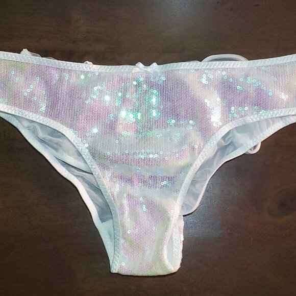 Victoria's Secret Cheeky Panties. New with Tags Size Medium. - Picture 3 of 5